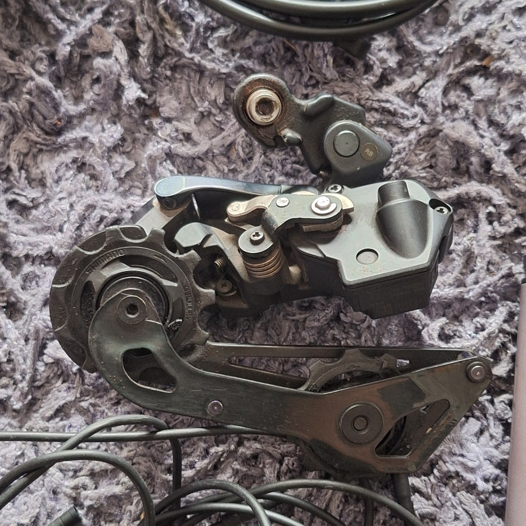 (Used) Kit Set SHIMANO Ultegra DI2 11 speed (brifter,caliper,fd,rd,chain,Rotor,Battery,Charger)