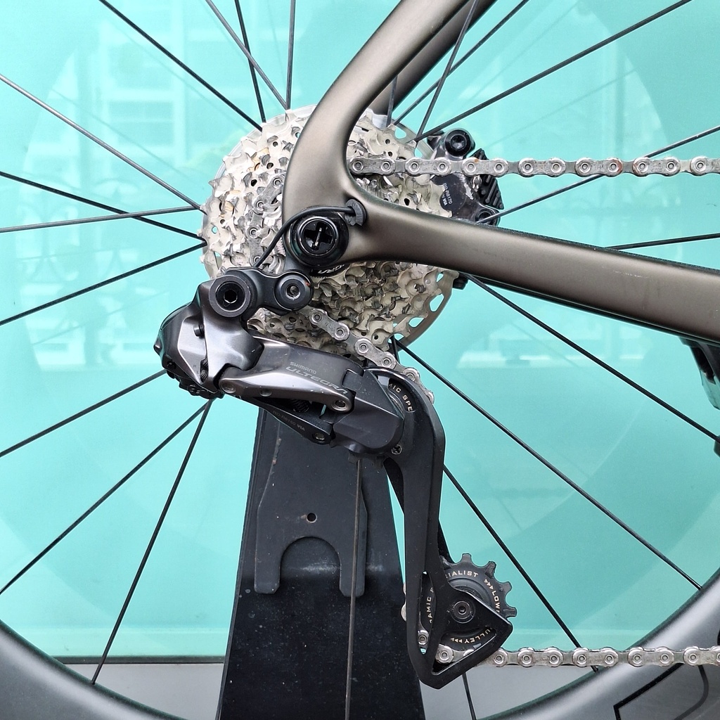 (Used) Kit Set SHIMANO Ultegra Di2 12 speed R-8170 (brifter,caliper,fd,rd,rotor,chain,Battery,Charger)