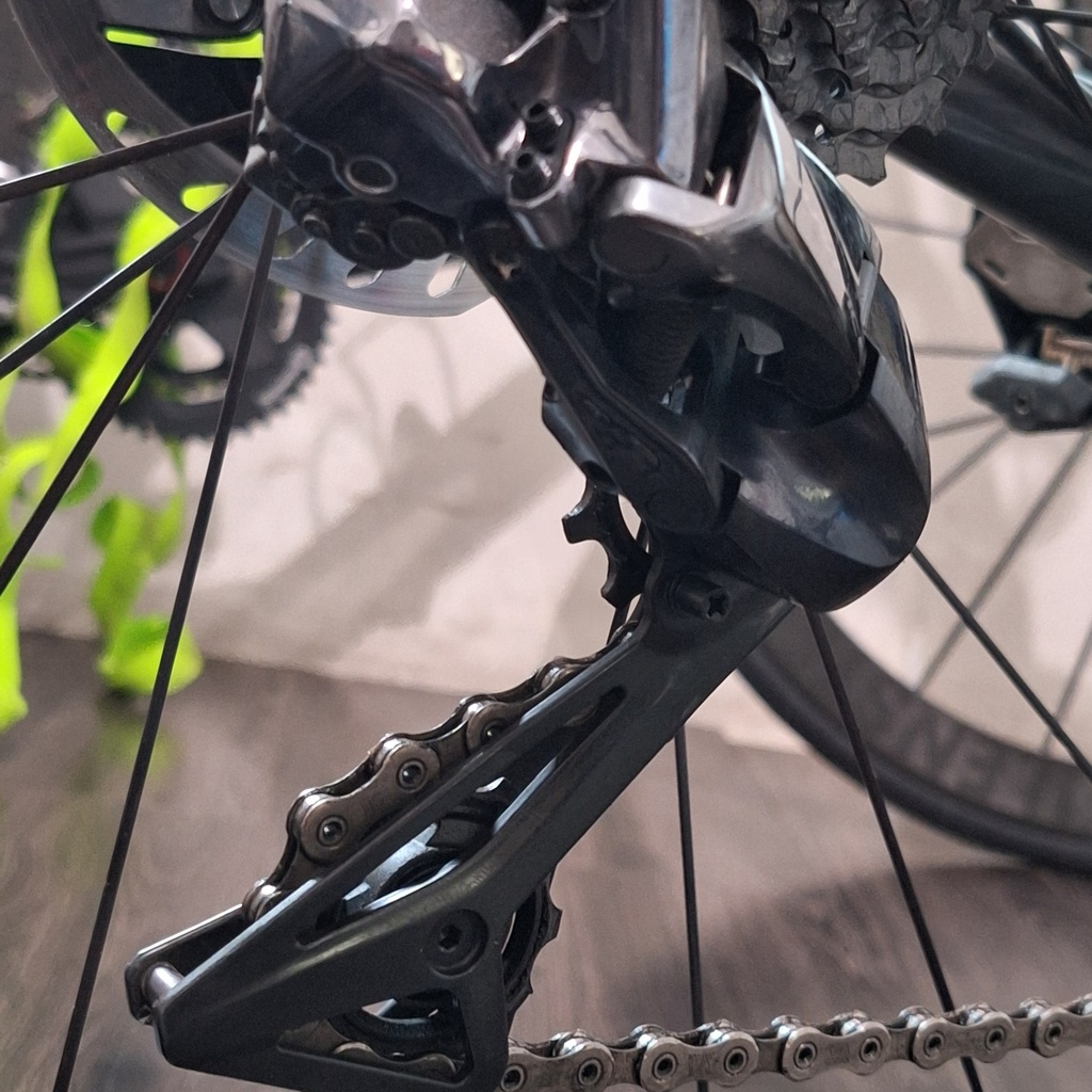 (Used) Kit Set SHIMANO Dura ace DI2 11 speed (brifter,caliper,fd,rd,chain,rotor,Battery,Charger)
